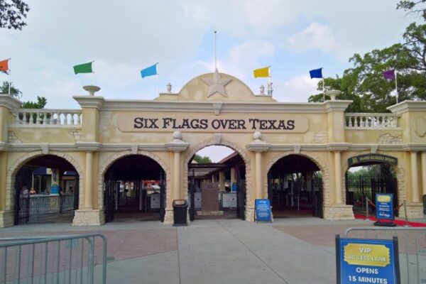 Amusement Park Worker - Imagen 2